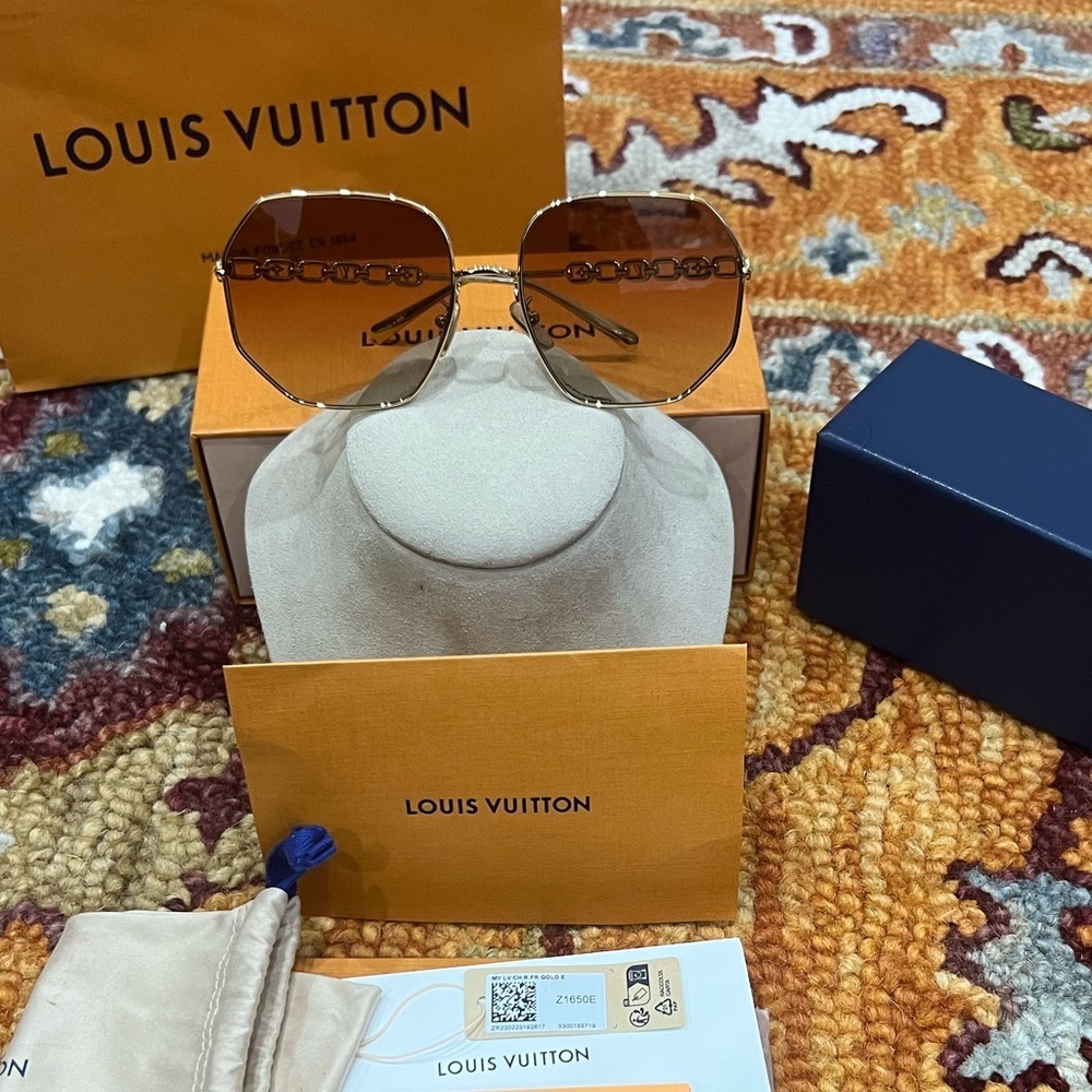 🎉Authentic Louis Vuitton: My LV Chain Round Sunglasses🎉Makes a Perfect Gift! - Picture 1 of 16